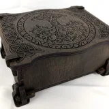 Chest of drawers 00301 – engraved lid, side angle