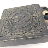Ring box 00277 – lid with infinity symbol