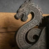Bookend 00284 – dragon head bookend close-up