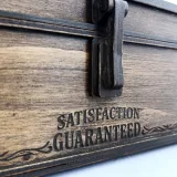 Bottle box 00252 – engraved lid lettering