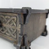 Chest of drawers 00301 – corner leg with knotwork close-up
