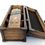 Bottle box 00252 – box open with bottle holders