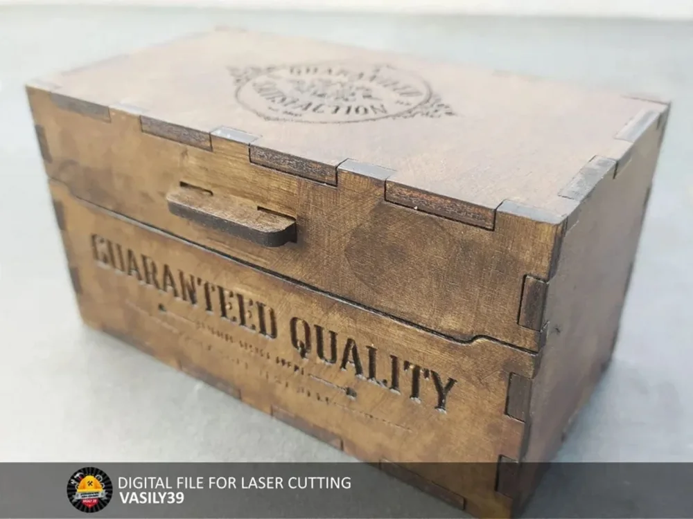 Box with hinges 00069