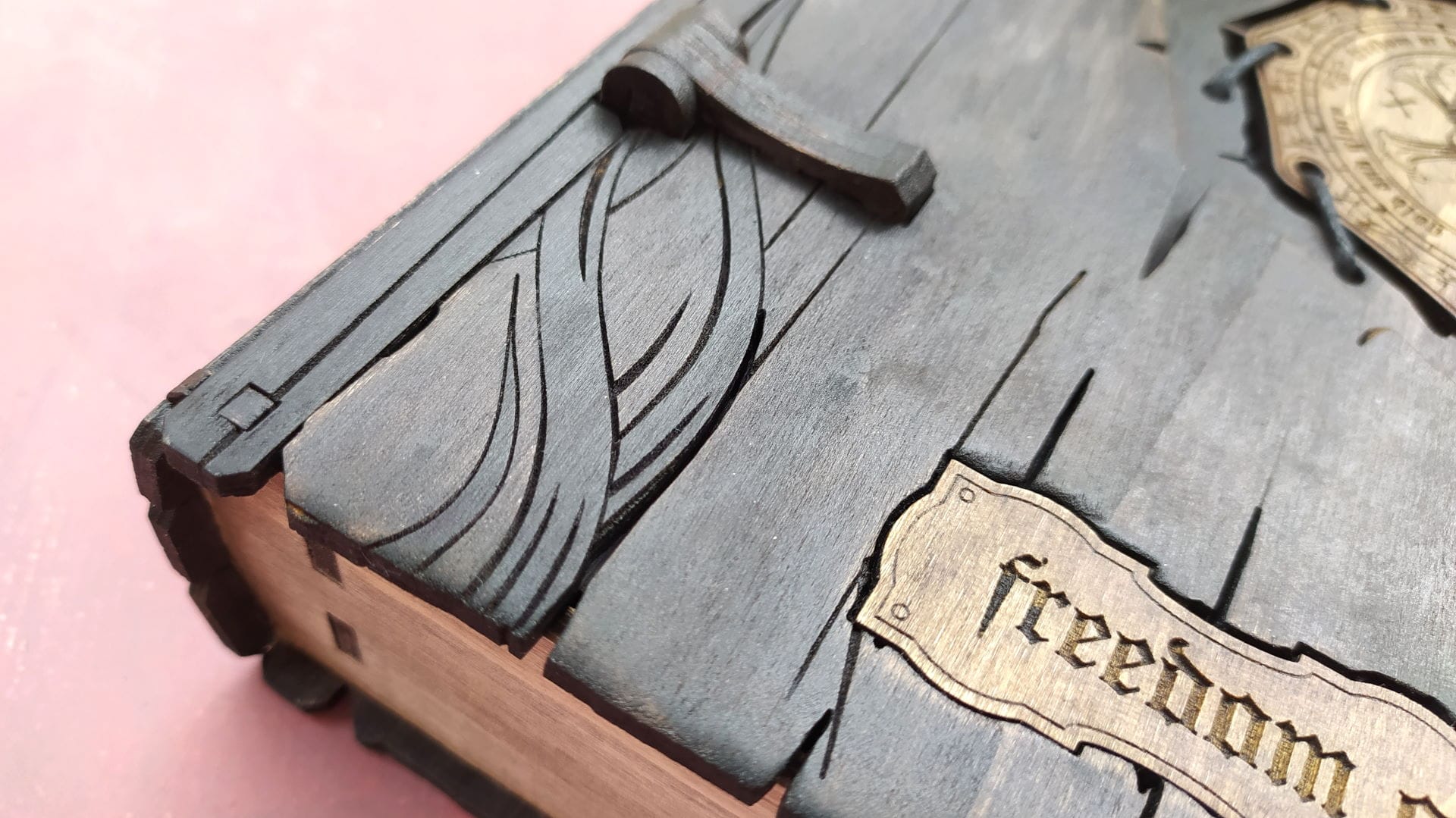 00145_scr_04 Book box 00145