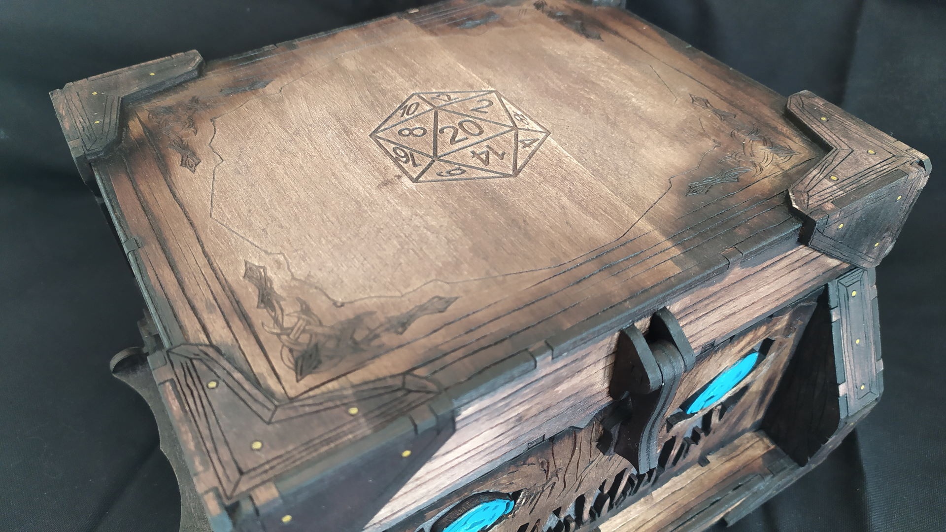 00190_scr_04 Mimic chest 00190