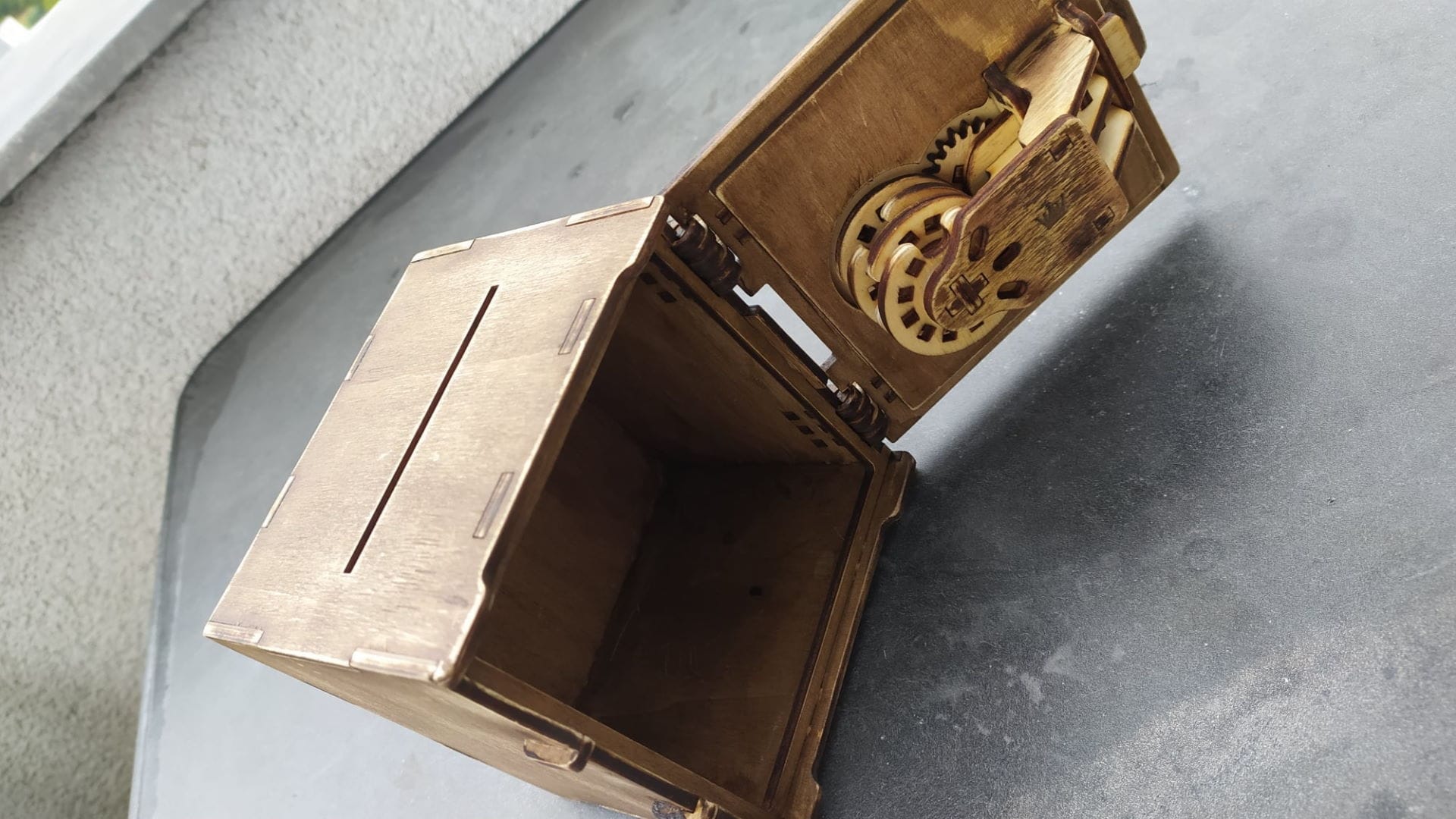 00066_scr2 Safe with combination lock 00066