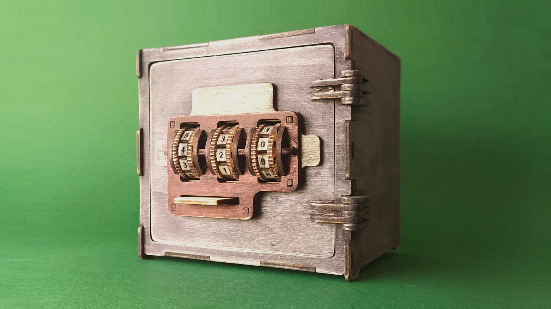 00072_scr5 Safe with combination lock 00072