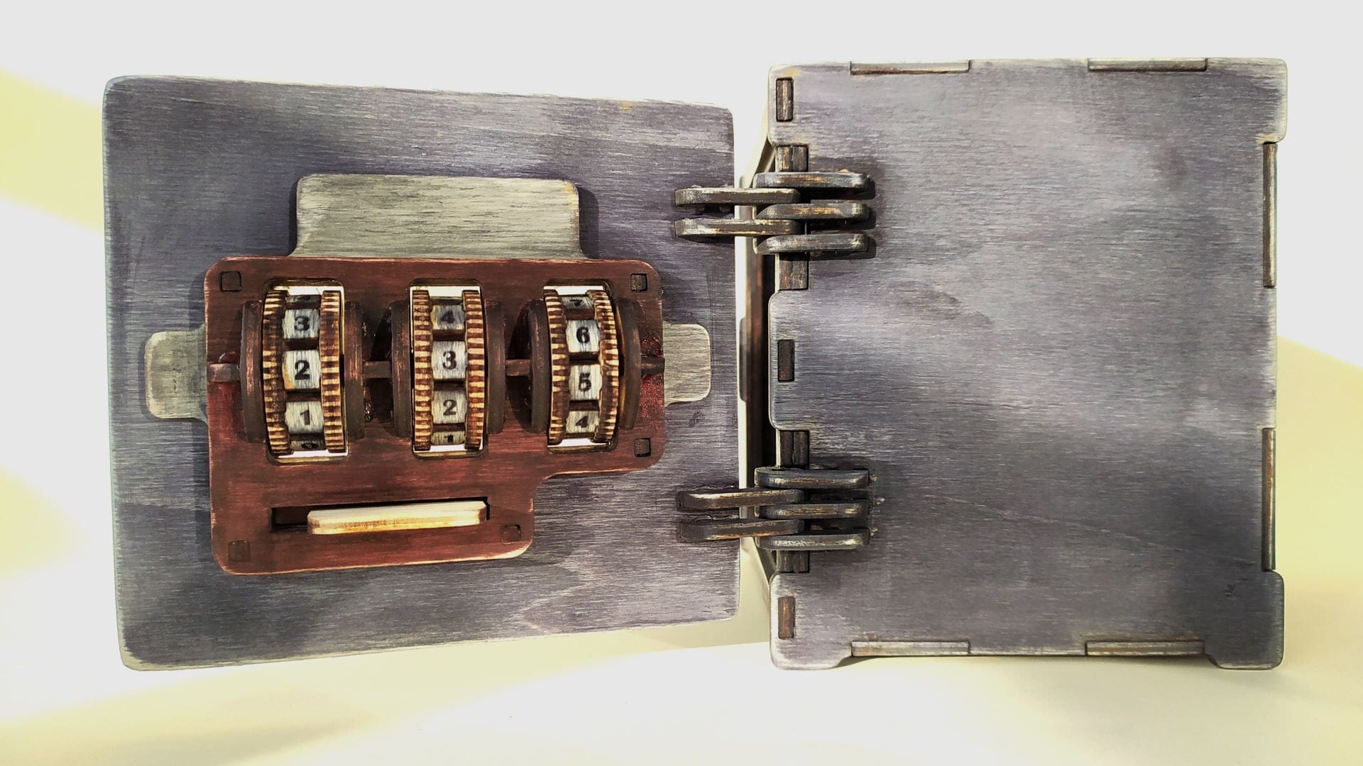 00072_scr6 Safe with combination lock 00072