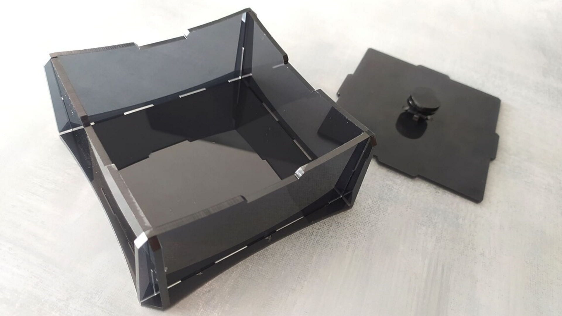 Simple box L0008