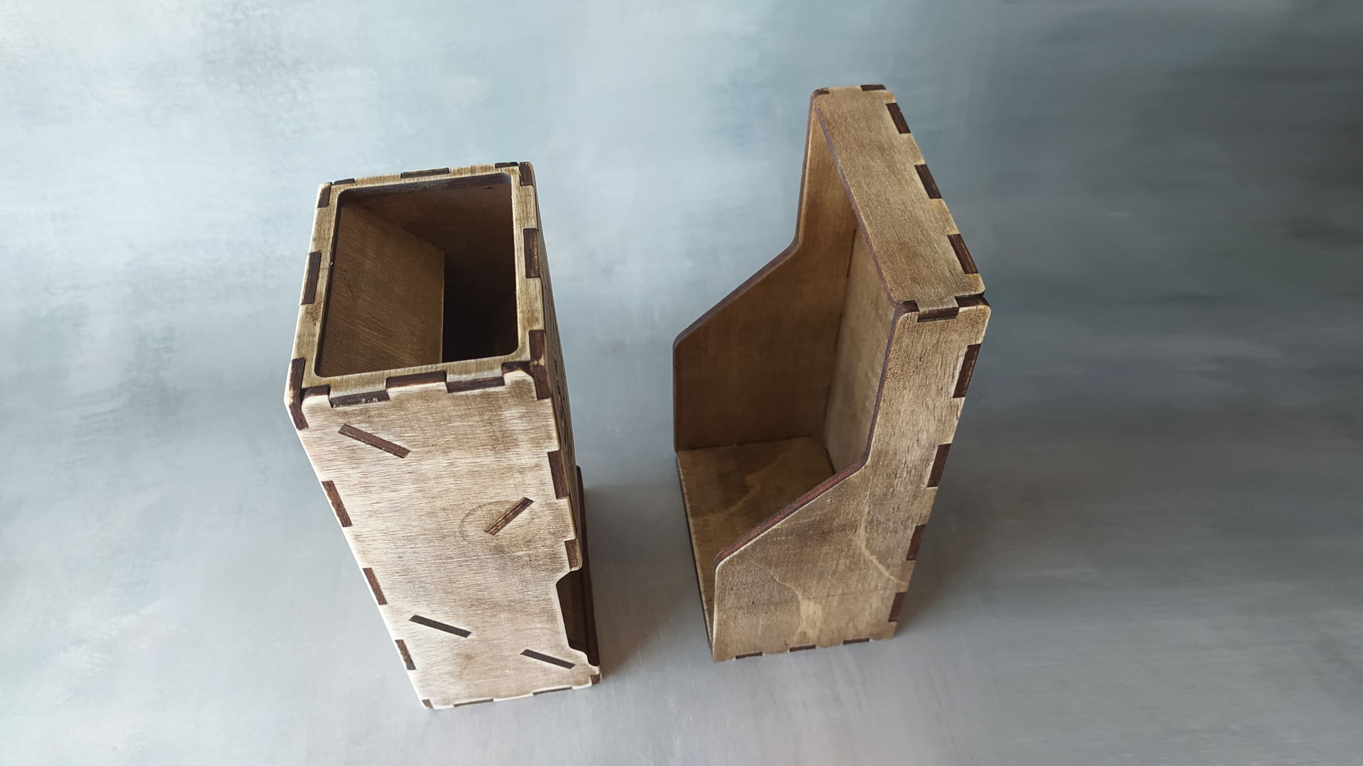 00051_3 Folding dice tower 00051