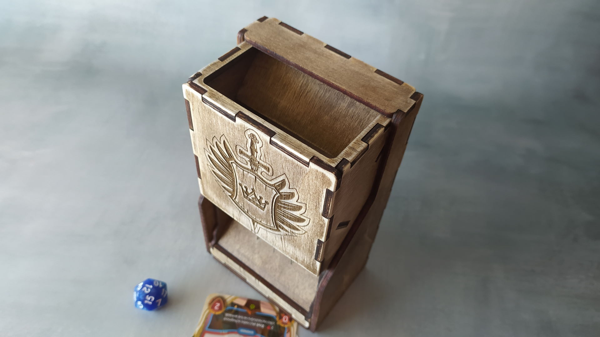 00051_6 Folding dice tower 00051