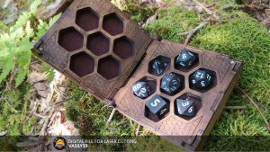 00067_scr1 Dice box 00067