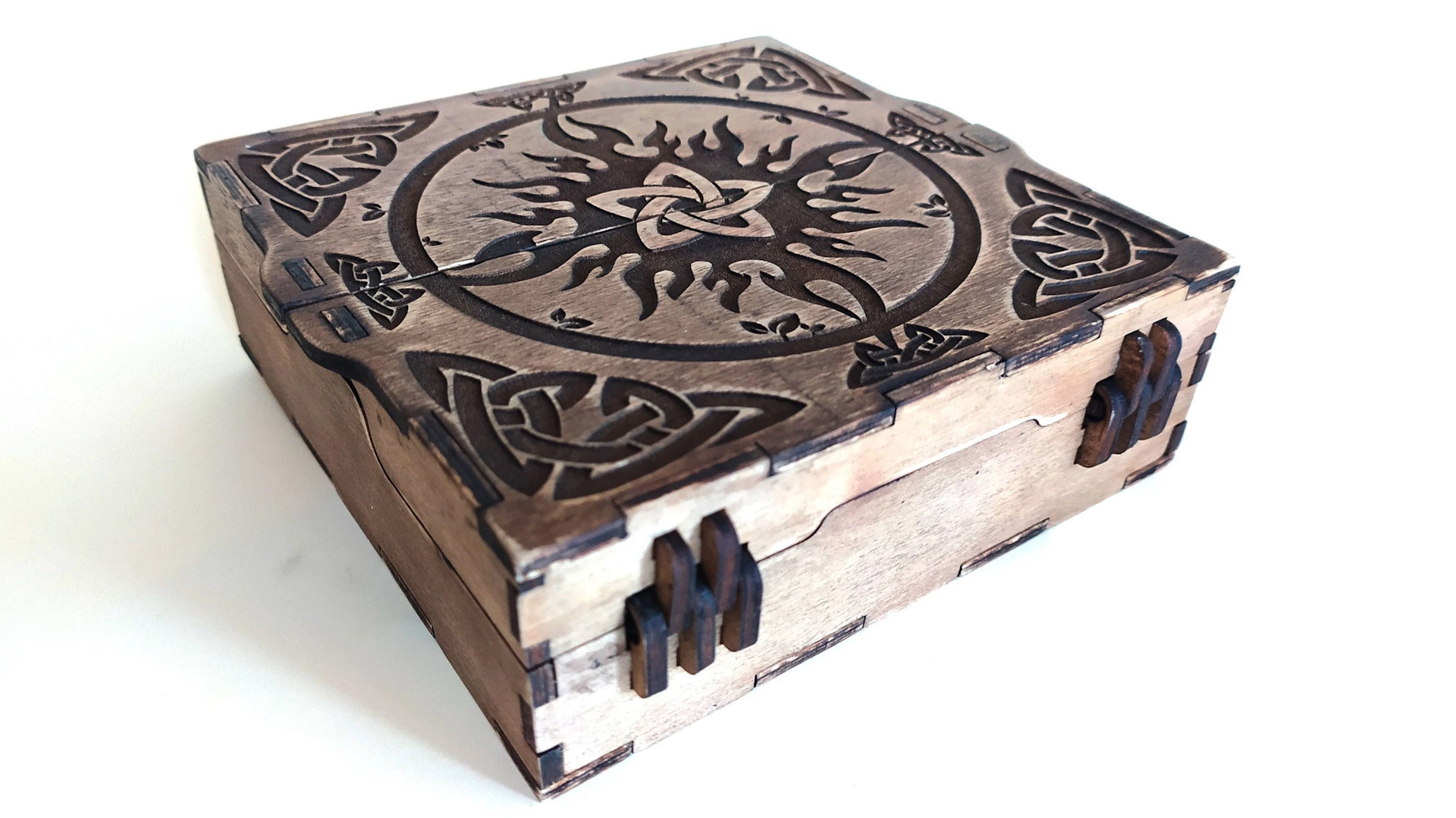 00079_scr7 Magic box 00079