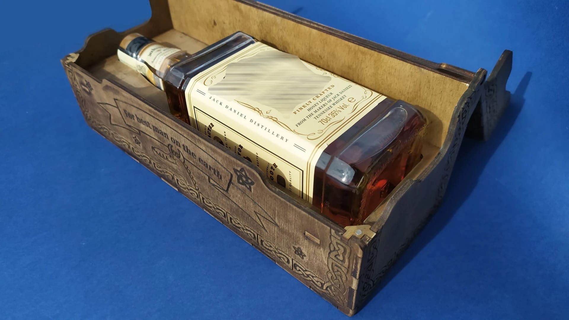 00084_scr2 Whiskey gift box 00084