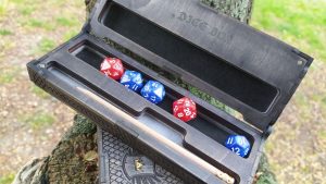 00093_scr1 Dice box 00093