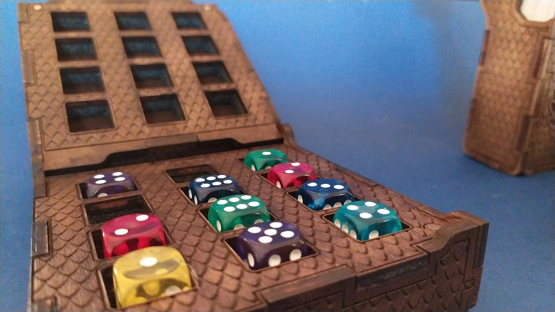 R0067_scr3 Dice box R0067