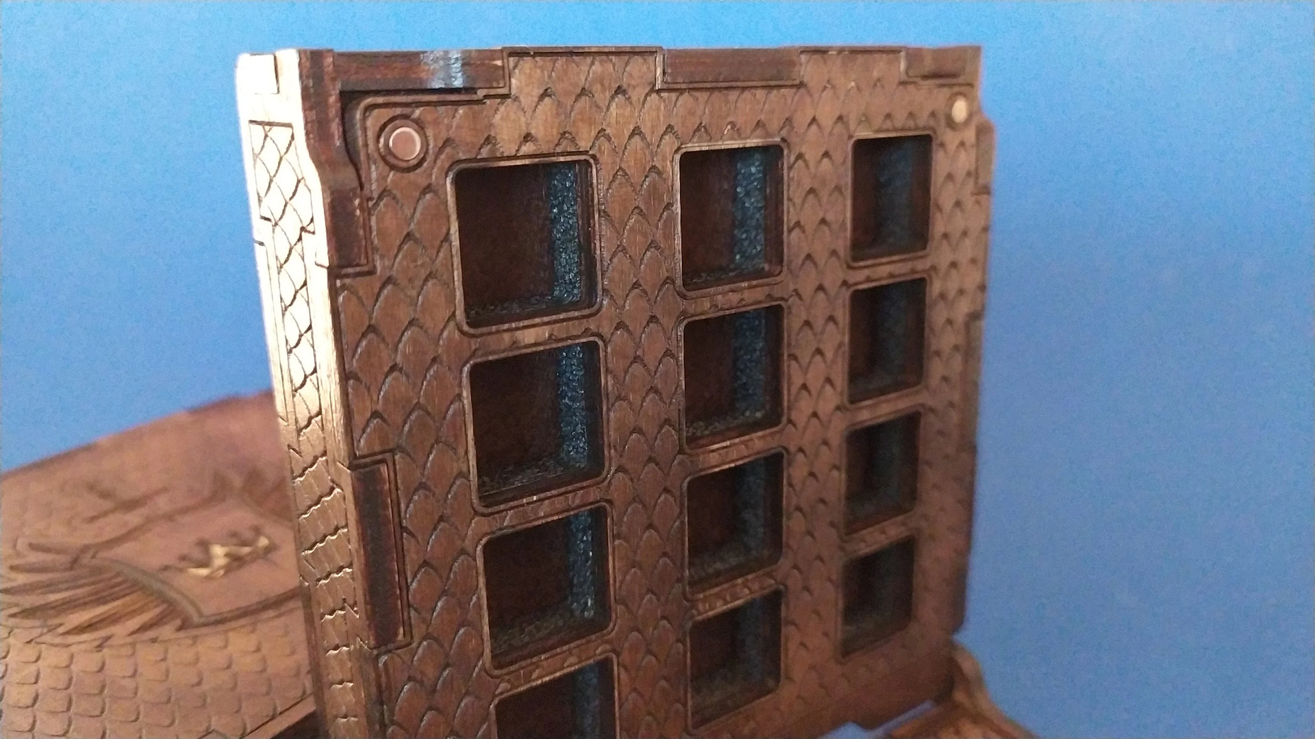 R0067_scr5 Dice box R0067