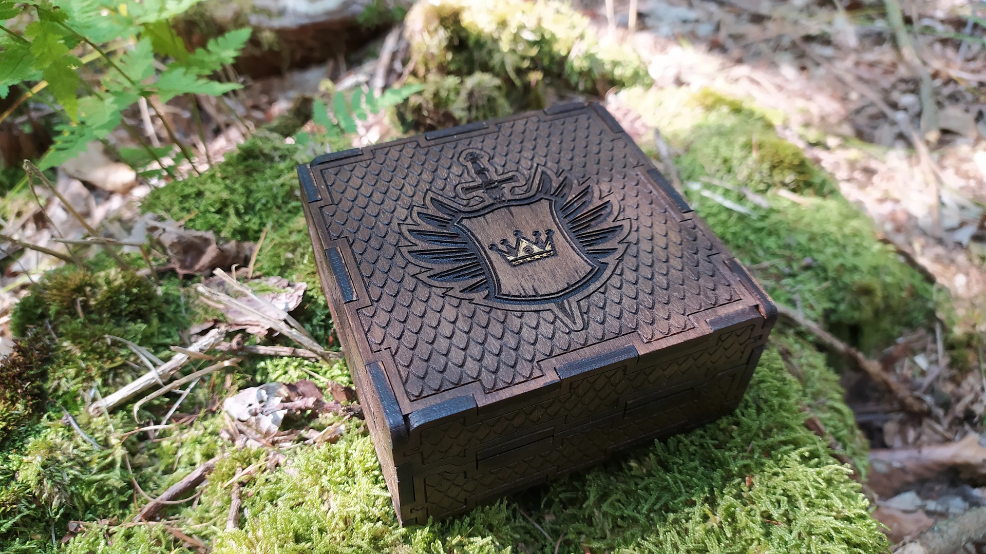 R0067_scr7 Dice box R0067