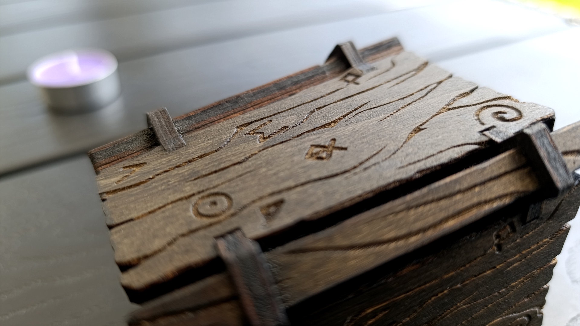 Hexagonal rustic-style tea light box