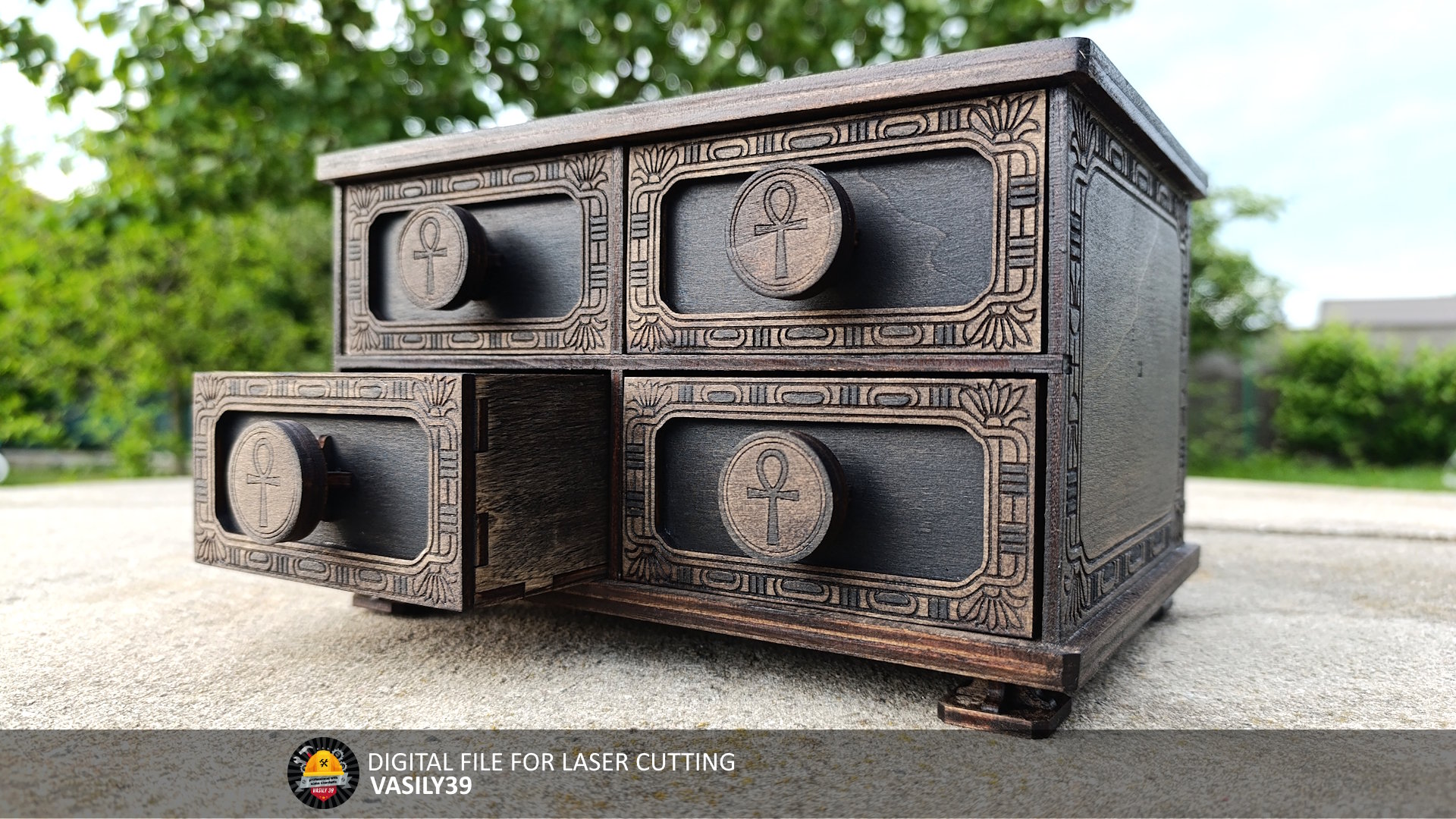 00255_s0 Chest of drawers 00255